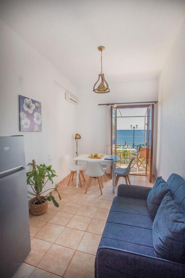 Notos Sea Front Apartment Glossa Exterior foto